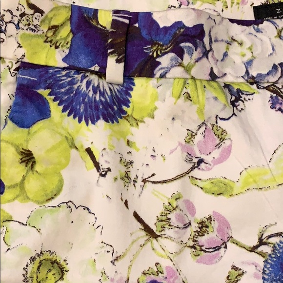 Zara Vibrant Floral Shorts size M - like new - Picture 4 of 8